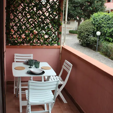Azzurra Apartment *
